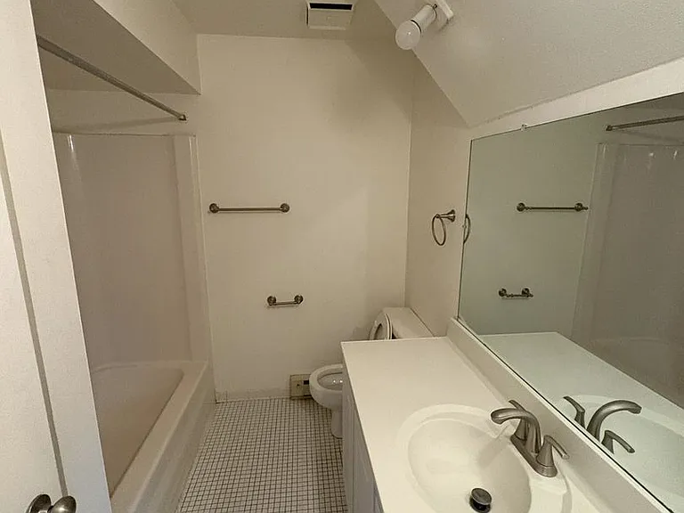 University Park Apartments near Cornell University — Photo 166