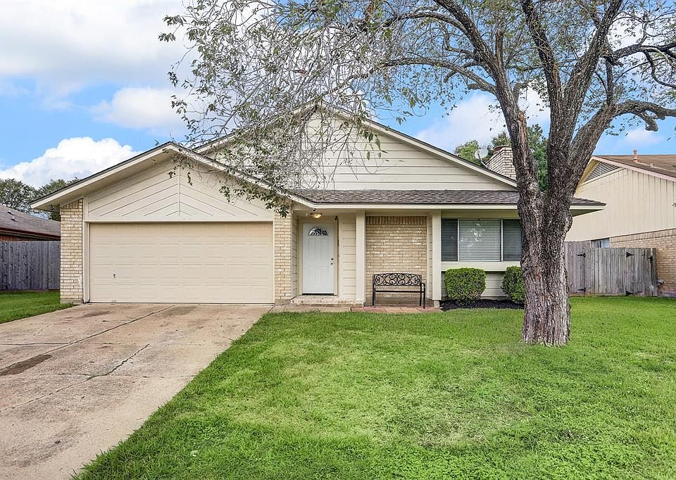1st image of 15902 Pasadero Dr