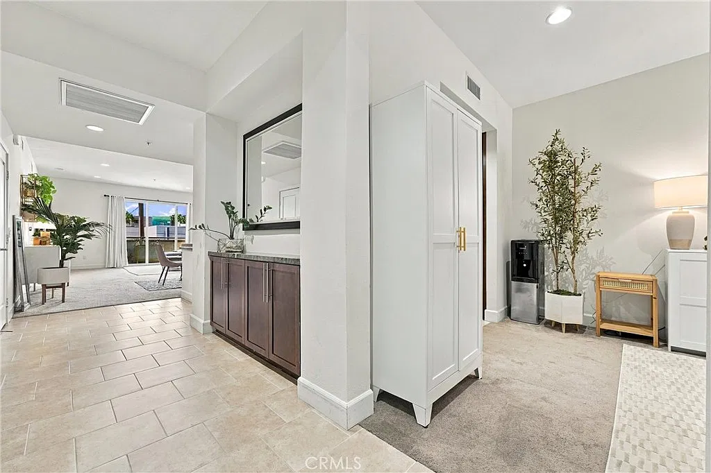 2 bed, 1420 sqft, $3,500 — Photo 3