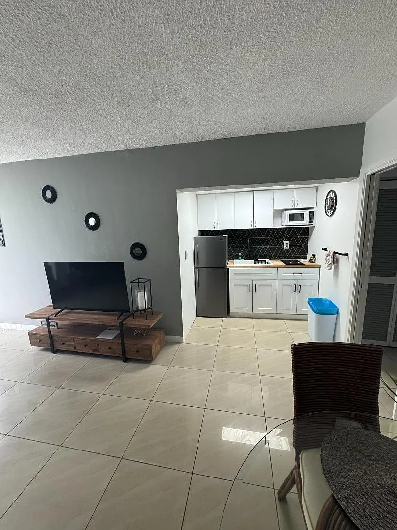 1001 S Riverside Dr - 10-203 — Photo 2