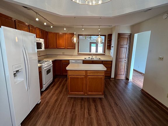 4th image of 132 Winfield Park Ct