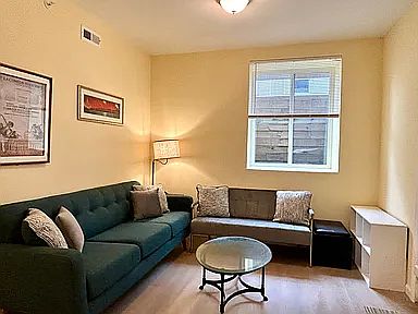 5th image of 1033 E University Ave