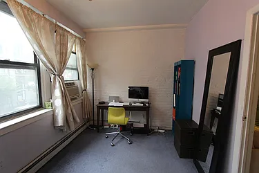 Rented by Robyn Lee, LREB