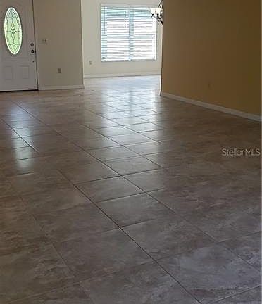 4th image of 909 Valentina Dr