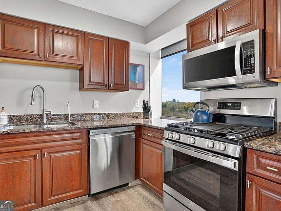 4th image of 2479 Peachtree Rd NE APT 1517