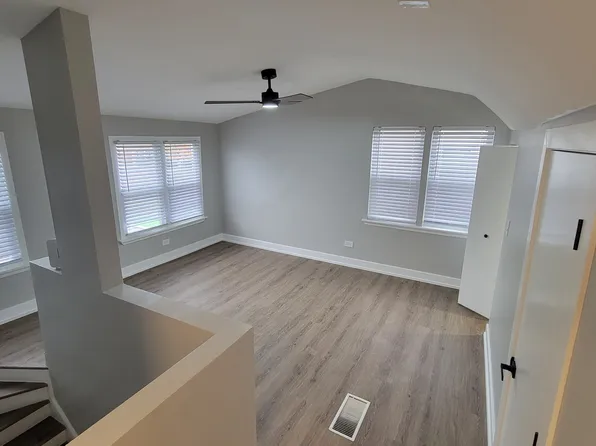 7304 W 57th St, Summit, IL 60501