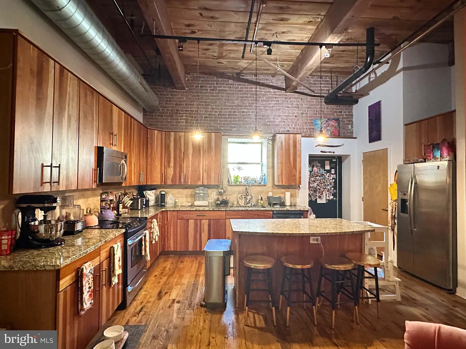 2 bed, 2.5 bath, 2202 sqft, $3,200 — Photo 3