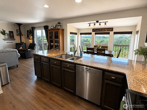 5th image of 14511 McAuley Road