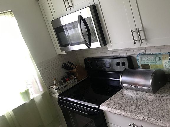 5th image of 809 Towne House Vlg
