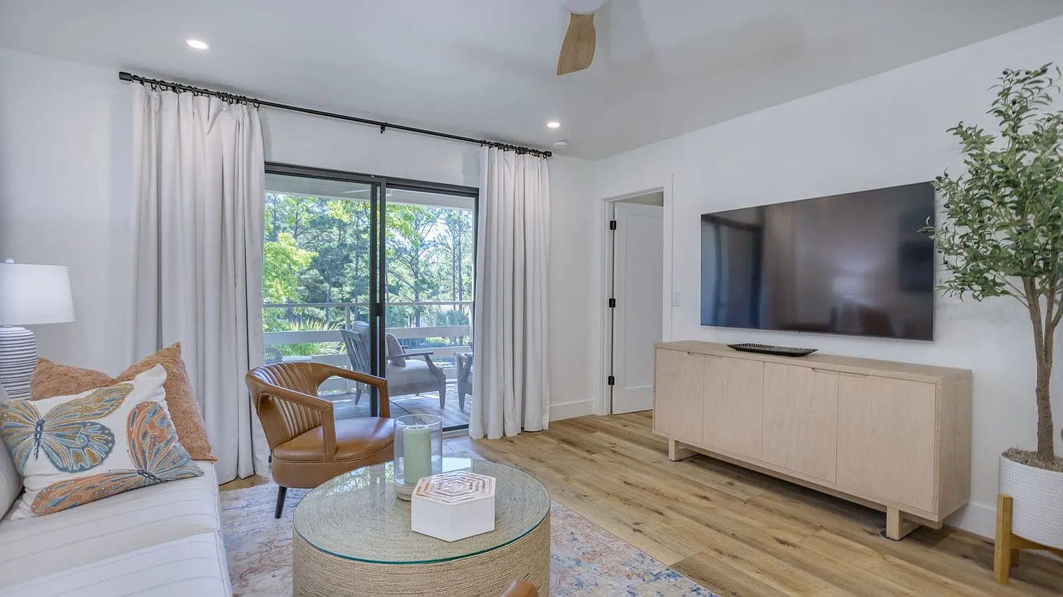 2 bed, 2.0 bath, 1194 sqft, $3,436 — Photo 3
