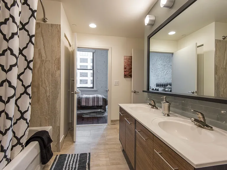 1700 Chestnut Street — Photo 11