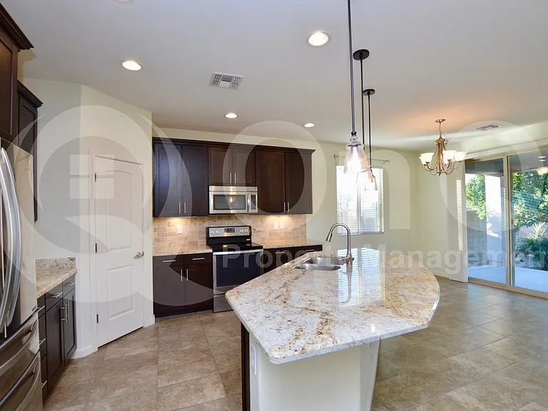 2814 E Quenton St — Photo 3