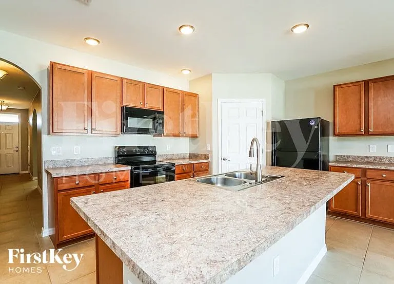 1402 NW Juanita Pl — Photo 5