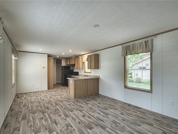 4th image of 208 Cedar Ln