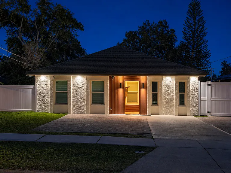 3416 W Wallcraft Ave — Photo 1