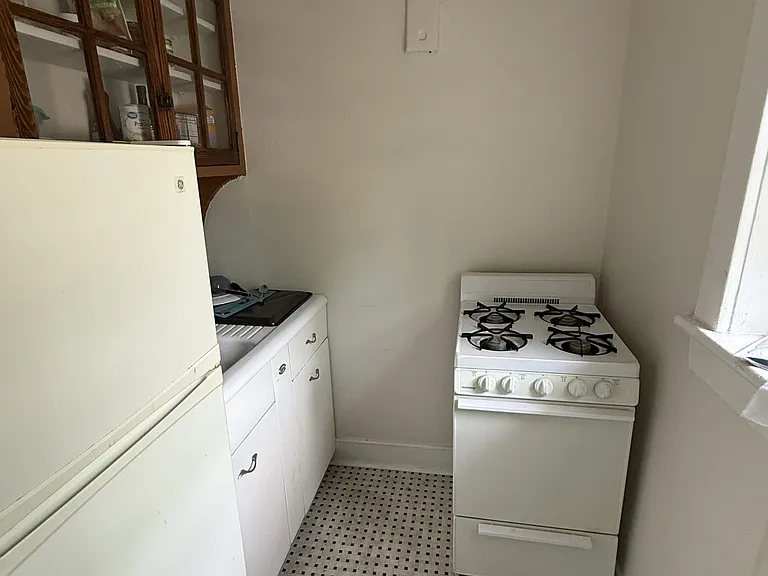 Drummond Pl, 210 - Unit 5 — Photo 9