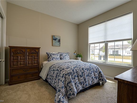 5th image of 249 Kensington Way
