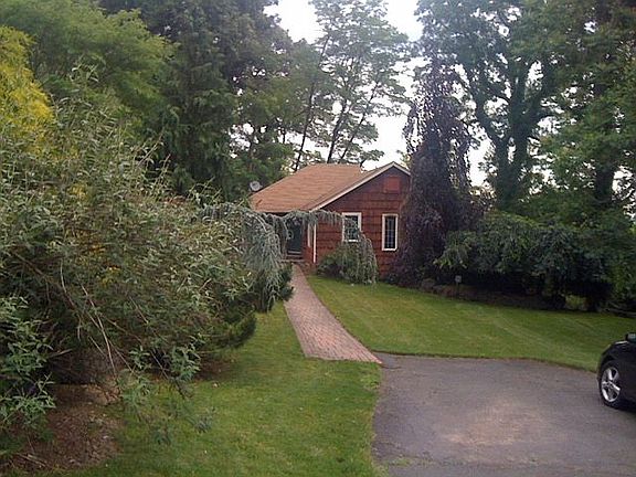 2nd image of 148 Rock Rd W