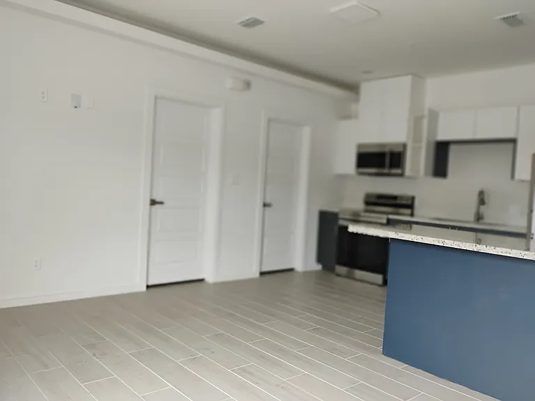 901 Yuma Ave #403 — Photo 5