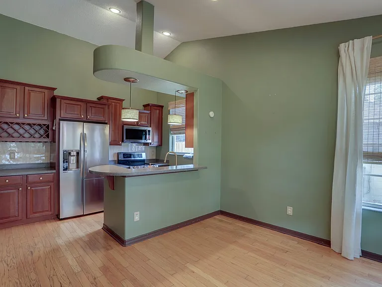 30 N Lawsona Blvd — Photo 4