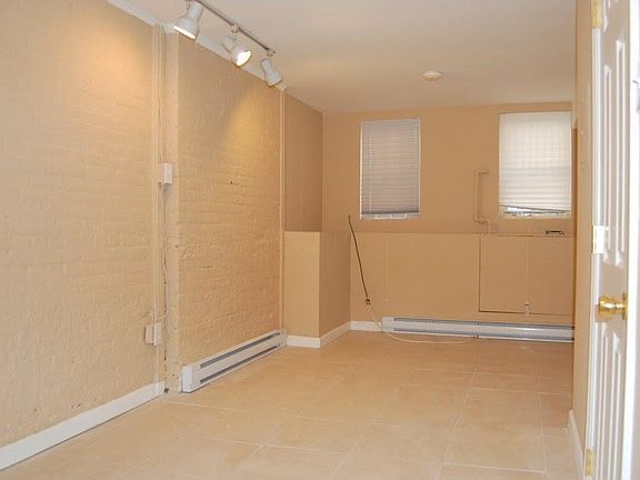 2nd image of 320 Jefferson St #Grf