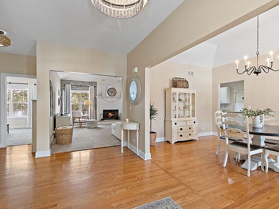 5th image of 560 Ellen Ct