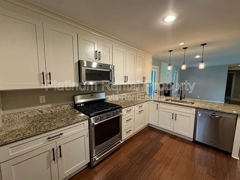 381 Lynne Cir — Photo 16