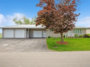 986 Sunshine St, Holy Cross, IA 52053