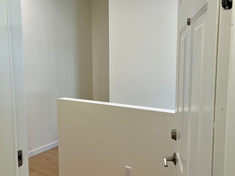 Entryway/Storage