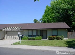 2 Hidden Lake Cir, Sacramento, CA