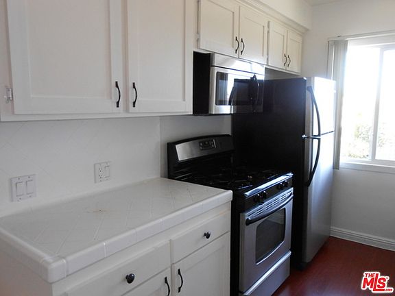 4th image of 22343 Pacific Coast Hwy APT 3