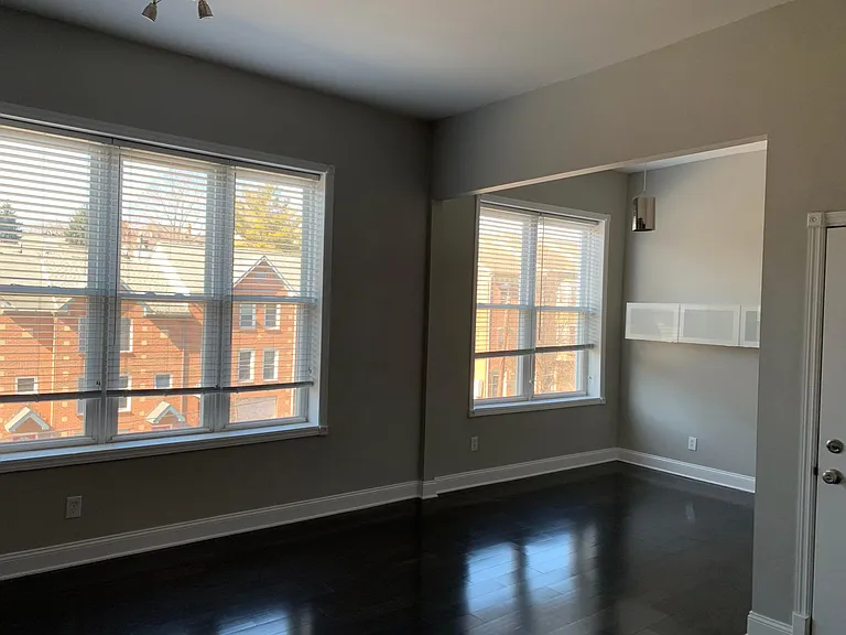 2124 Fulton Ave #8 — Photo 3