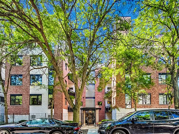 2nd image of 2337 W Wolfram St APT 215