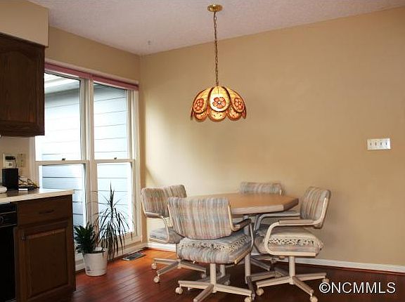 5th image of 106 Broadmoor Dr