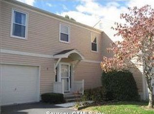 7 Hawthorne Ln, Bloomfield, CT 06002