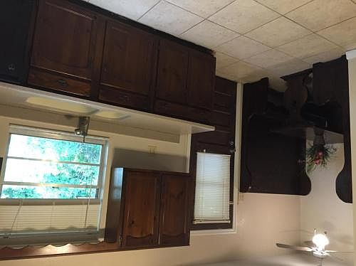 Kitchen; Eat in Table; 2 pantries