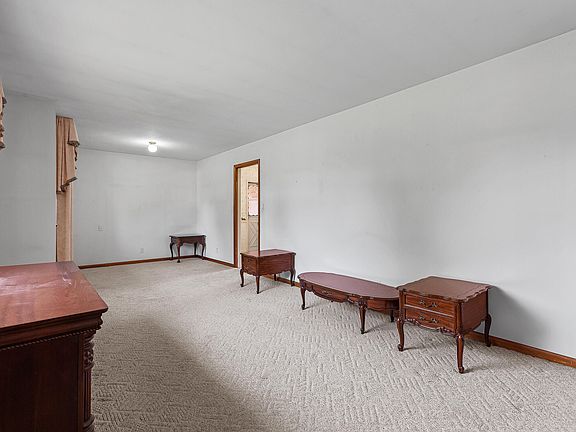 5th image of 2412 Crescent Club Dr