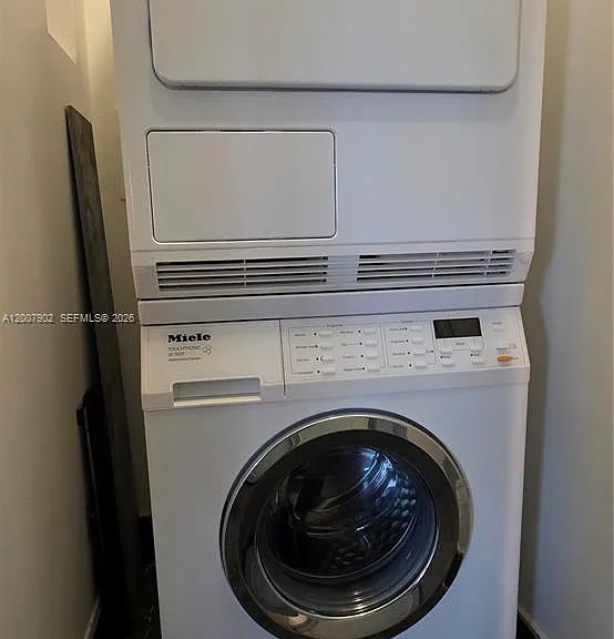 5255 Collins Ave #7G — Photo 8