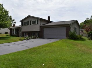 2827 Caterham Dr, Waterford, MI 48329
