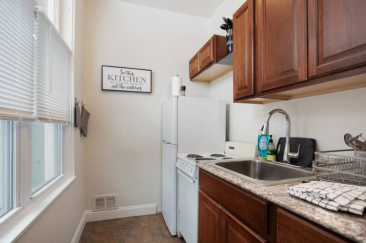 1 bed, $2,100 — Photo 4