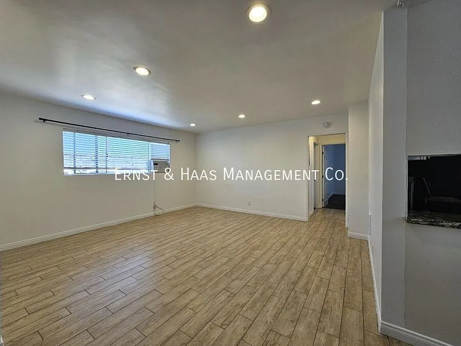 Building Photo - 2660 E 19th St #3