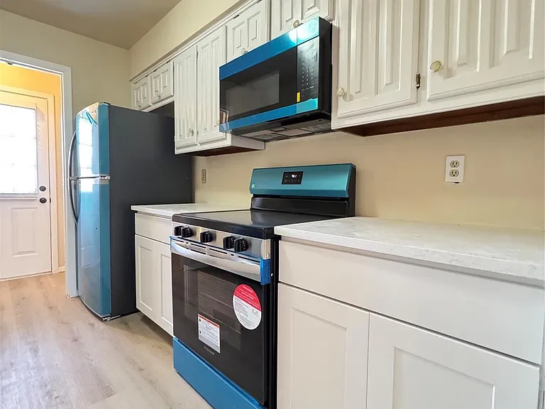 528 Post Oak Ln — Photo 7