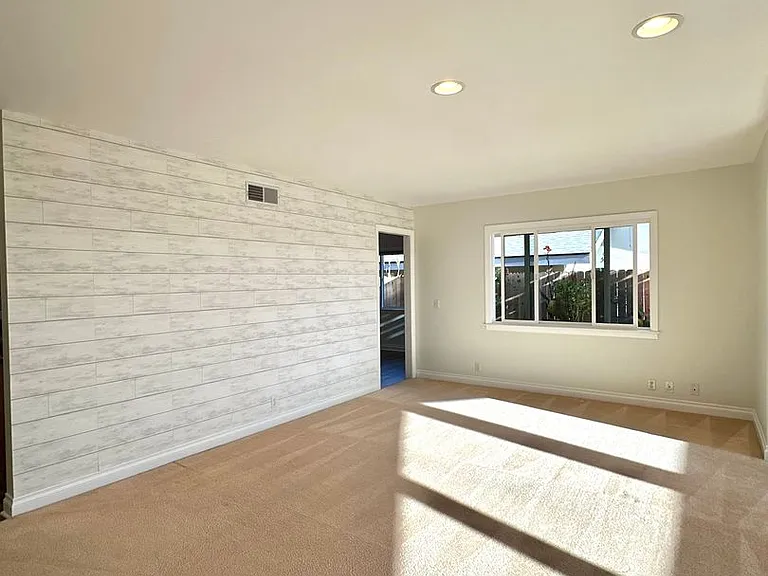 429 Daytona Dr — Photo 5