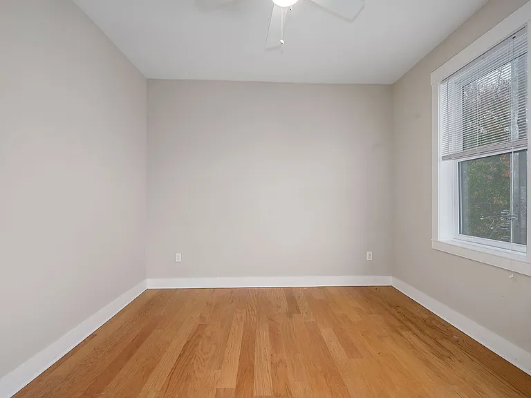 412 E 13th St #4 — Photo 9