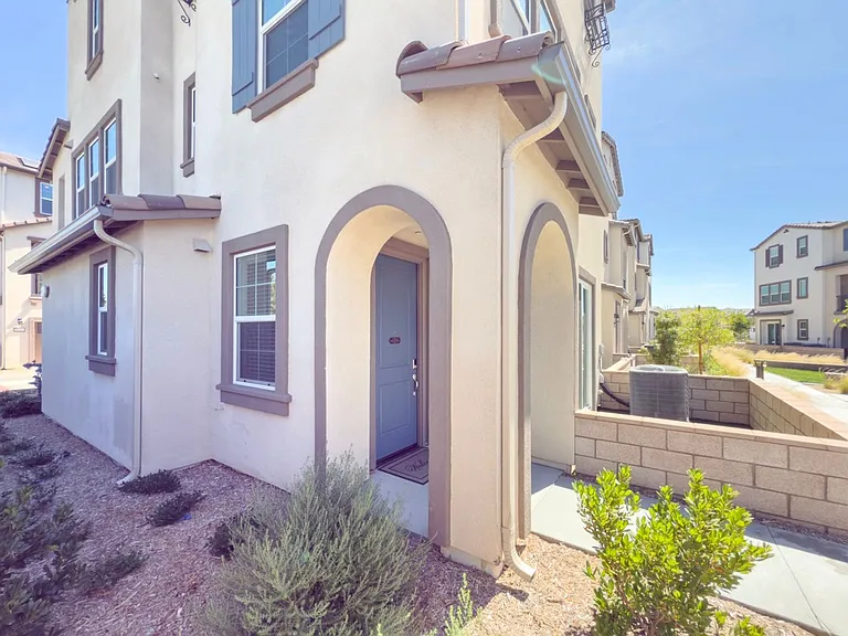 28076 Melrose Dr — Photo 5