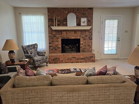 2nd image of 1515 College Ave