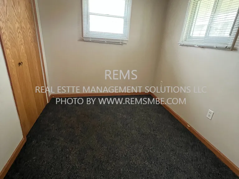 151 W Adams St #1 — Photo 8
