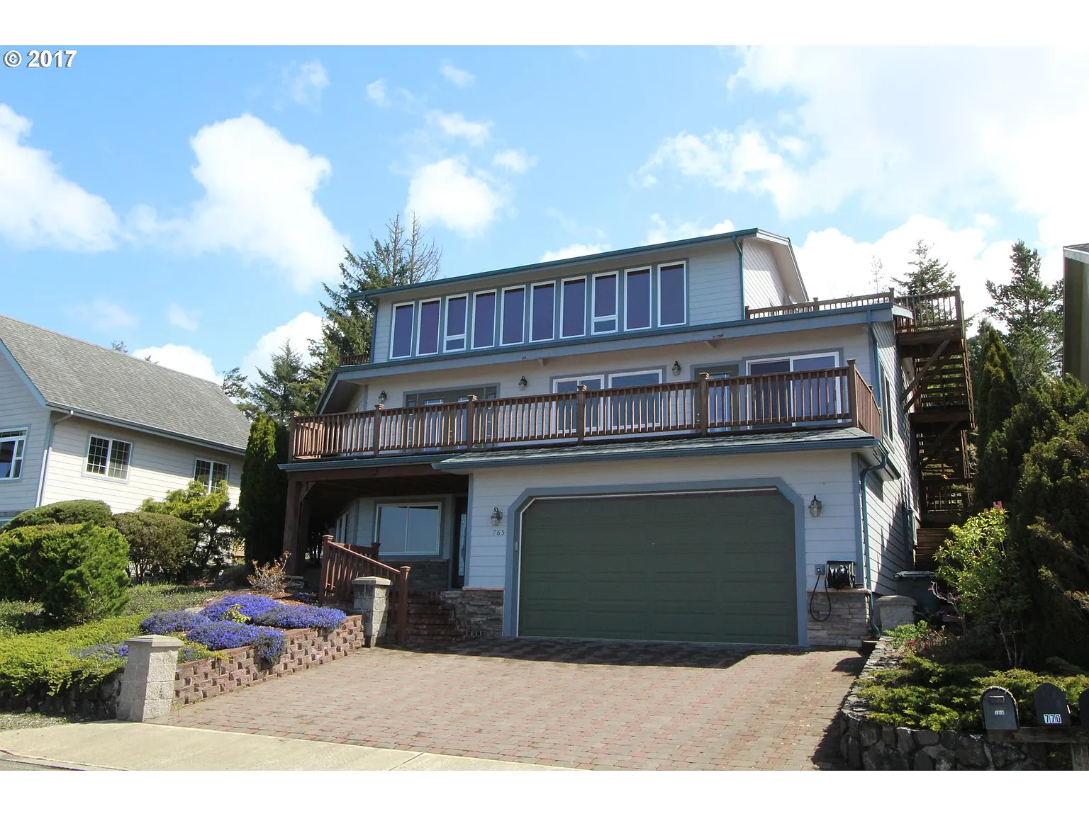 767 Prefontaine Dr photo 1