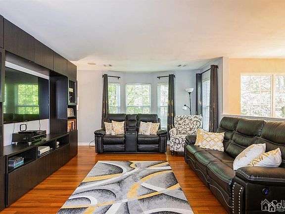 4th image of 121 Forest Dr