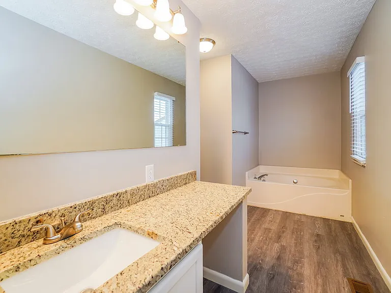 324 Harland Dr — Photo 15